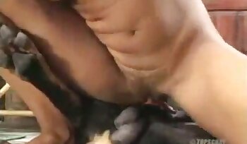 与狗一起做爱,女人和动物的色情
