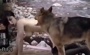 الحيوانات الإباحية,امرأة وحيوان