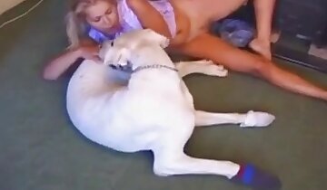 секс девушки и животного,хардкорный секс с животными