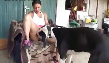 dziewczyna i seks ze zwierzęciem,zoofilia na farmie