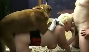 động vật fucks cô gái,thú tính nhóm